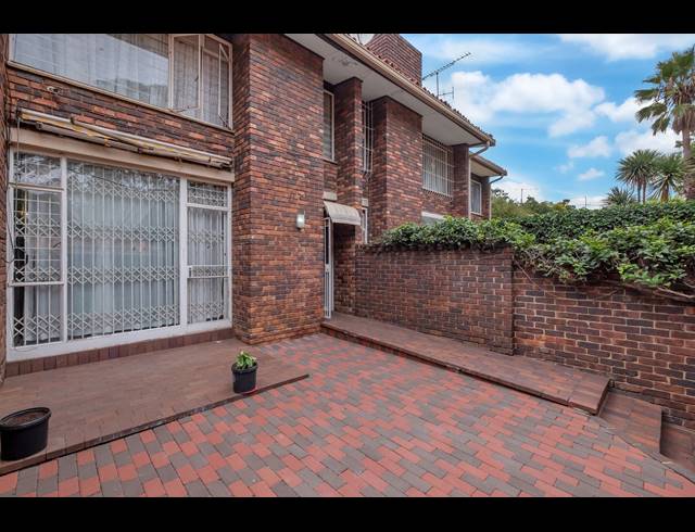 2 BEDROOM TOWNHOUSE FOR SALE IN WINDSOR WEST